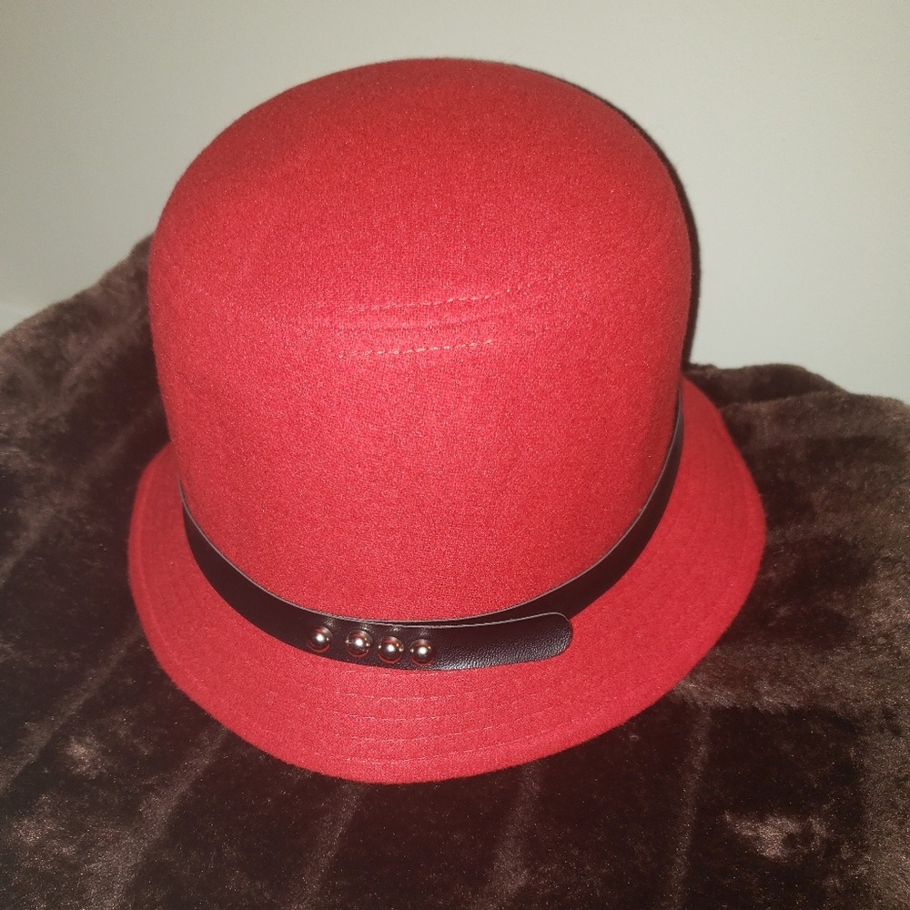 Vintage Cloche Hat - Like New!
